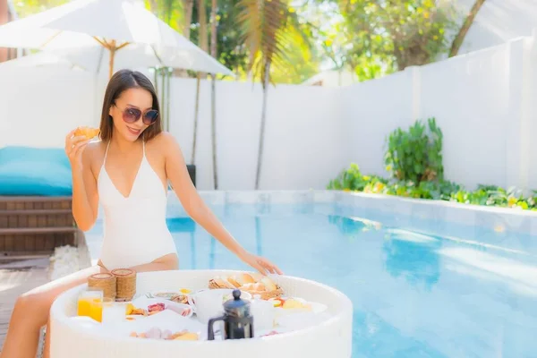 Portrait Belle Jeune Femme Asiatique Sourire Heureux Avec Petit Déjeuner — Photo