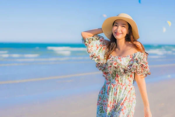 Portrait Beautiful Young Asian Woman Happy Smile Relax Tropical Beach — Stock Photo, Image