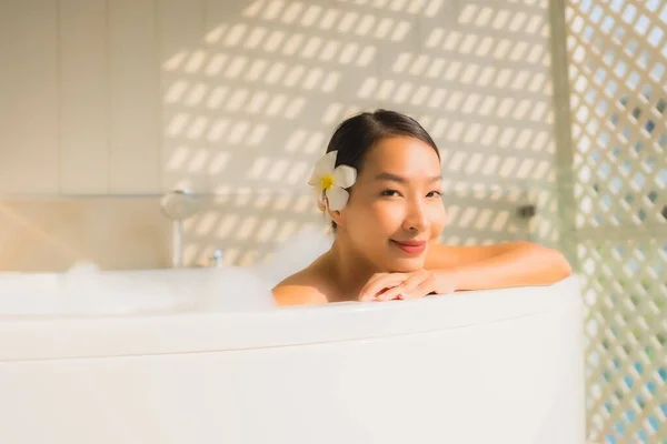 Portrait Jeune Asiatique Femme Relax Prendre Bain Dans Baignoire Pour — Photo