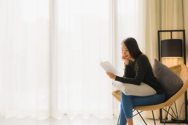 Porträt Schöne Junge Asiatische Frauen Lesen Buch Und Sitzen Auf — Stockfoto