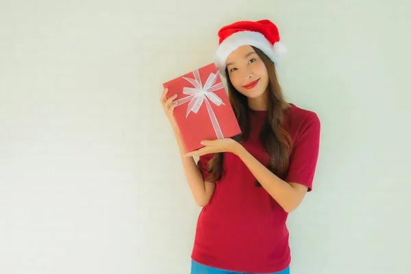 Ritratto Belle Giovani Donne Asiatiche Indossare Cappello Babbo Natale Festa — Foto Stock