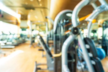 Spor salonunda arka plan için soyut bulanık fitness ekipmanı