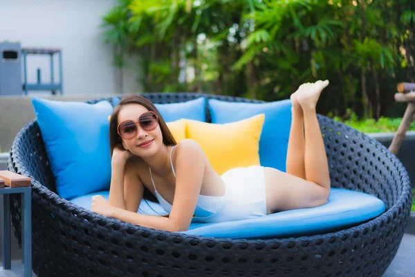 Portrait Belles Jeunes Femmes Asiatiques Heureux Sourire Détendre Autour Piscine — Photo