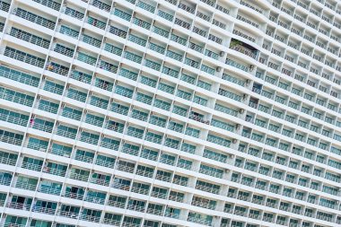 Arkaplan için pencere desenli soyut dış yapı mimarisi ve balkon