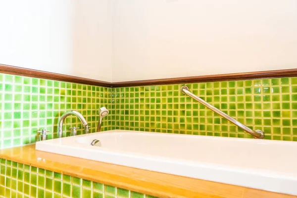 Beautiful Empty White Luxury Bathtub Decoration Interior Bathroom Toilet — Stock Photo, Image