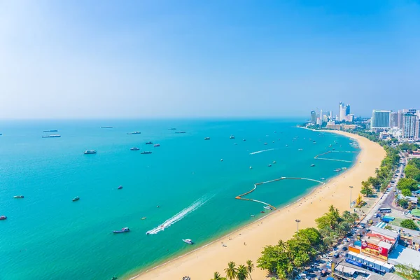 Bela Praia Tropical Mar Oceano Baía Torno Nuvem Branca Céu — Fotografia de Stock