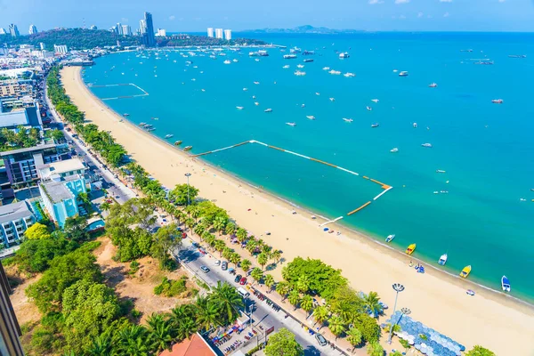 Beyaz Bulut Mavi Gökyüzü Tayland Pattaya Şehrindeki Mimari Yapı Çevresindeki — Stok fotoğraf