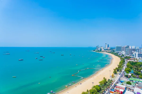 Bela Praia Tropical Mar Oceano Baía Torno Nuvem Branca Céu — Fotografia de Stock