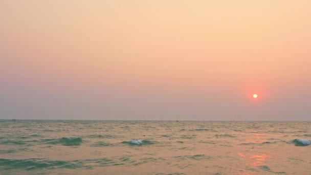 Vacker Solnedgång Eller Soluppgång Runt Havet Viken Med Moln Himlen — Stockvideo