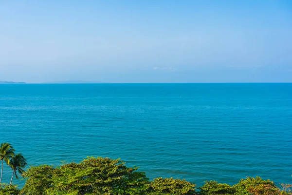 Beautiful Tropical Nature Beach Sea Ocean Bay Coconut Palm Tree — Stock Photo, Image