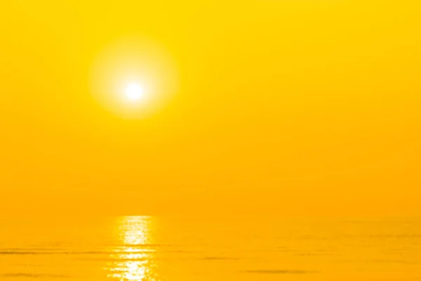 日出或日落时美丽的热带海滨度假 — 图库照片