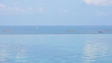 Güzel dalgalı denizin sakin görüntüleri.