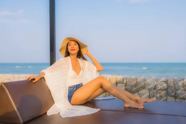 Portrait Young Asian Woman Happy Smile Relax Beach Sea Ocean — Stock Photo, Image