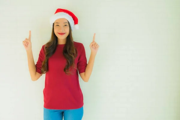 Portret Mooie Jonge Aziatische Vrouwen Dragen Kerstmuts Voor Viering Kerst — Stockfoto