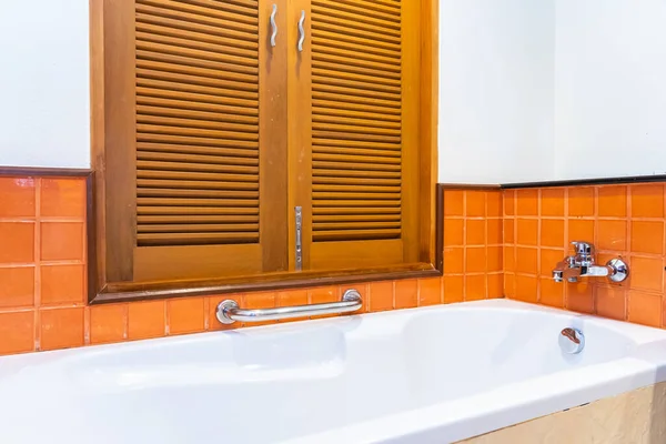 Decoração Banheira Branca Vazia Interior Banheiro Banheiro — Fotografia de Stock