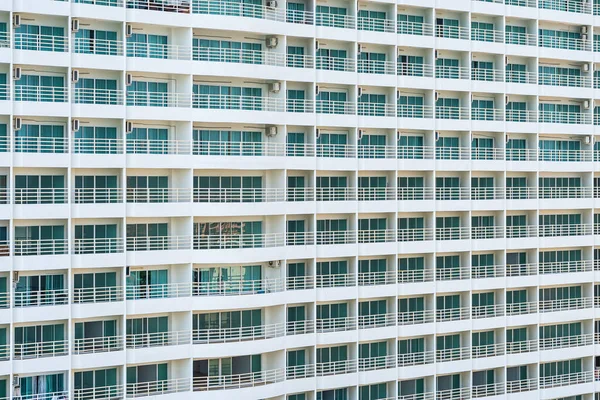 Arsitektur Bangunan Eksterior Abstrak Dan Balkon Dengan Pola Jendela Untuk — Stok Foto