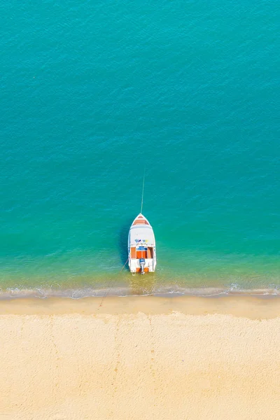 Speed Boot Prachtige Tropische Zee Oceaan Bijna Strand Voor Vrijetijdsbesteding — Stockfoto