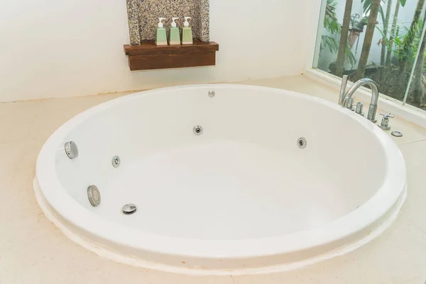 Banheira Vazia Branca Decoração Interior Banheiro — Fotografia de Stock