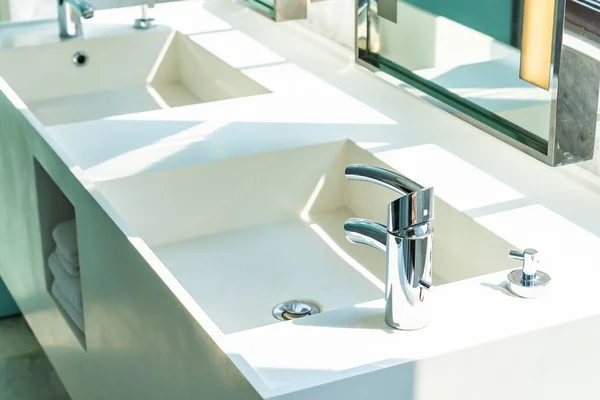 Kraan Water Wastafel Decoratie Interieur Van Badkamer Toilet — Stockfoto