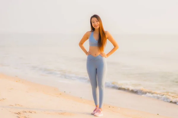 Retrato Deporte Joven Asiático Mujer Preparar Ejercicio Correr Playa Mar — Foto de Stock