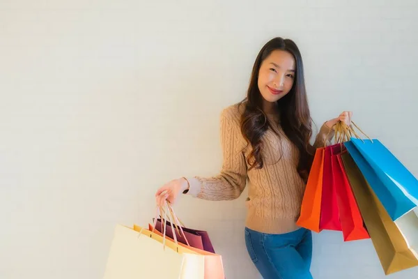 Retrato Hermosa Joven Asiático Mujeres Feliz Sonrisa Con Bolsa Compras —  Fotos de Stock