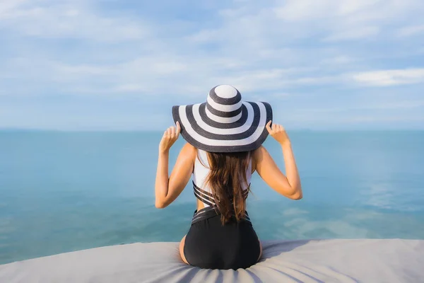 Retrato Bonito Jovem Asiático Mulheres Relaxar Sorriso Feliz Torno Mar — Fotografia de Stock