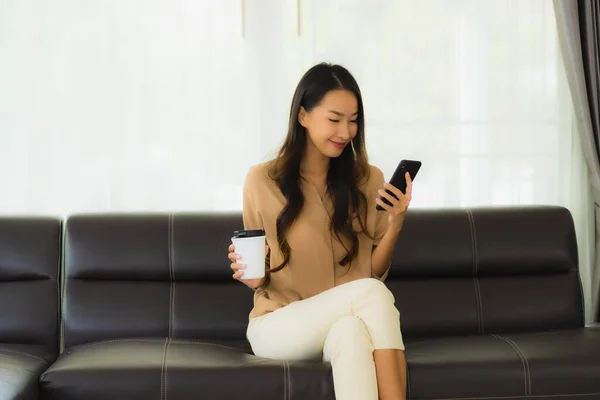 Portrait Schöne Junge Asiatische Frau Verwenden Handy Smartphone Oder Handy — Stockfoto
