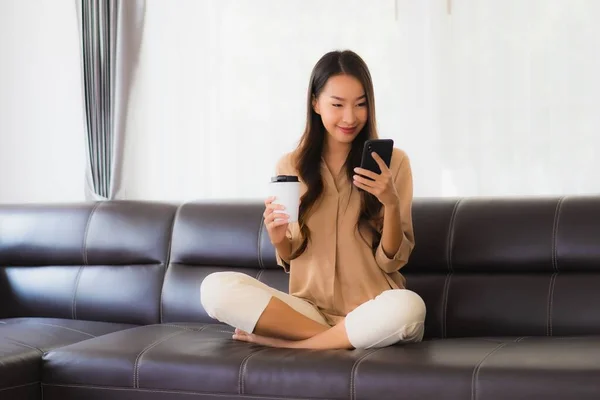 Portrait Beautiful Young Asian Woman Use Mobile Smartphone Cellphone Coffee — Stock Photo, Image