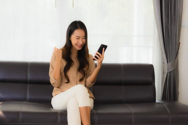 Portrait Schöne Junge Asiatische Frau Verwenden Handy Smartphone Oder Handy — Stockfoto