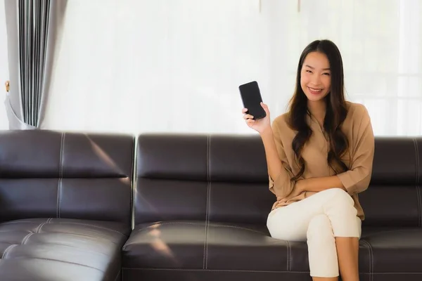 Portrait Schöne Junge Asiatische Frau Verwenden Handy Smartphone Oder Handy — Stockfoto