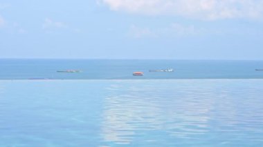 Güzel dalgalı denizin sakin görüntüleri.