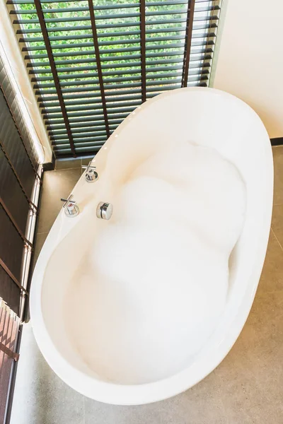 Krásná Luxusní Bílá Vana Dekorace Interiér Koupelny Pro Lázně — Stock fotografie