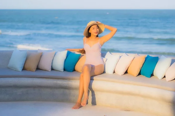 Retrato Bonito Jovem Asiático Mulher Feliz Sorriso Redor Mar Oceano — Fotografia de Stock