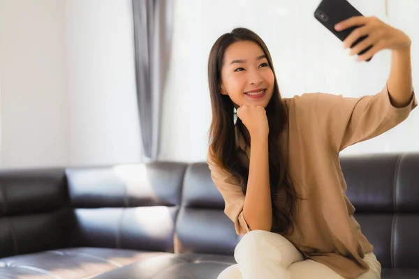 Portrait Beautiful Young Asian Woman Use Mobile Smartphone Cellphone Coffee — Stock Photo, Image