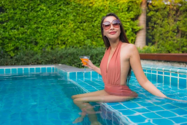 Portrait Young Asian Woman Relax Happy Smile Swimming Pool Hotel — Stock Photo, Image