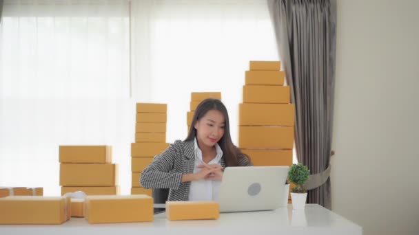 Material Archivo Hermosa Mujer Negocios Asiática Trabajando Con Ordenador Portátil — Vídeo de stock