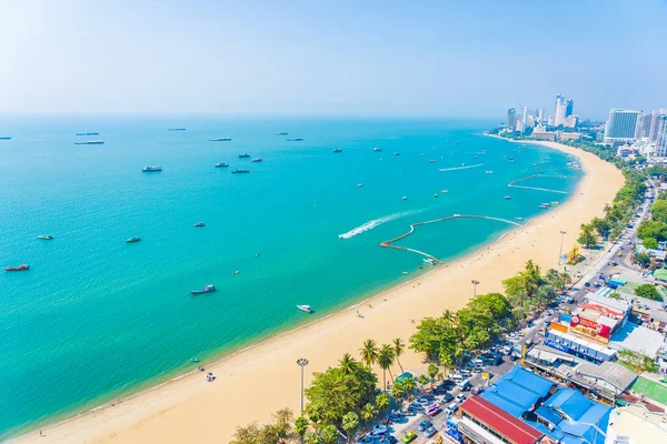 Bela Praia Tropical Mar Oceano Baía Torno Nuvem Branca Céu — Fotografia de Stock