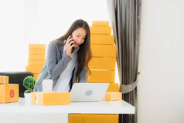 Portret Mooie Jonge Aziatische Zakenvrouw Werk Vanuit Huis Met Laptop — Stockfoto