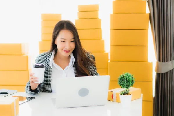 Retrato Hermosa Joven Mujer Negocios Asiática Trabajo Desde Casa Con —  Fotos de Stock