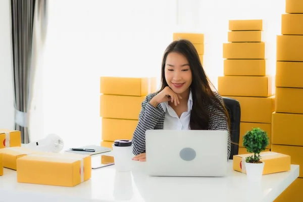 Retrato Hermosa Joven Mujer Negocios Asiática Trabajo Desde Casa Con —  Fotos de Stock