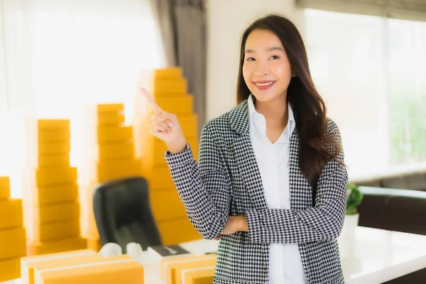 Retrato Hermosa Joven Mujer Negocios Asiática Trabajo Desde Casa Con — Foto de Stock