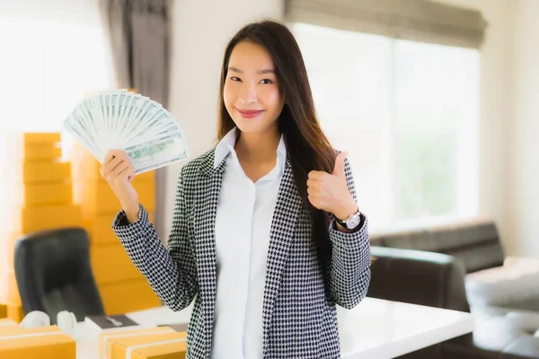 Porträt Schöne Junge Asiatische Frau Arbeiten Von Hause Aus Mit — Stockfoto