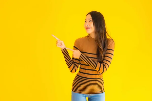 Porträtt Vacker Ung Asiatisk Vuxen Kvinna Leende Med Många Åtgärder — Stockfoto