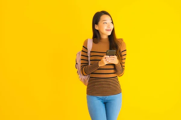 Porträt Schöne Junge Asiatische Frau Mit Bagpack Verwenden Smartphone Oder — Stockfoto