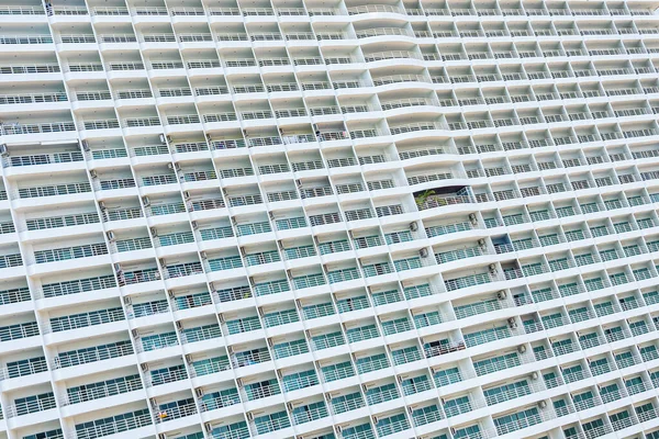 Абстрактная Архитектура Здания Балкон Рисунком Окон Заднем Плане — стоковое фото
