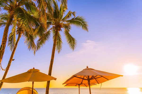 Beautiful Tropical Nature Umbrella Chair Palm Tree Beach Sea Ocean — Stock Photo, Image