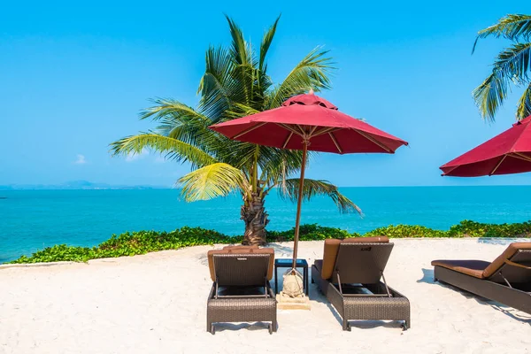 Beautiful Tropical Beach Sea Ocean Umbrella Chair Coconut Palm Tree — Stock Photo, Image