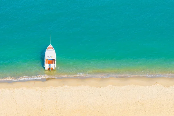 Güzel Tropikal Deniz Okyanusunda Hız Teknesi Tatil Için Neredeyse Sahile — Stok fotoğraf