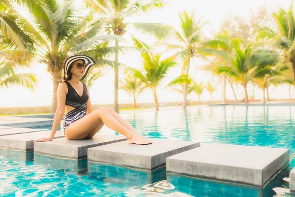 Portrait Beautiful Young Asian Woman Relax Outdoor Swimming Pool Hotel — Stock Photo, Image