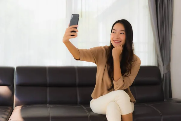 Portrait Beautiful Young Asian Woman Use Mobile Smartphone Cellphone Coffee — Stock Photo, Image